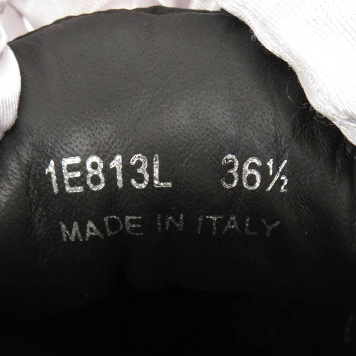 PRADA 
ロゴ ナイロン 
スタッズ ローカット スニーカー