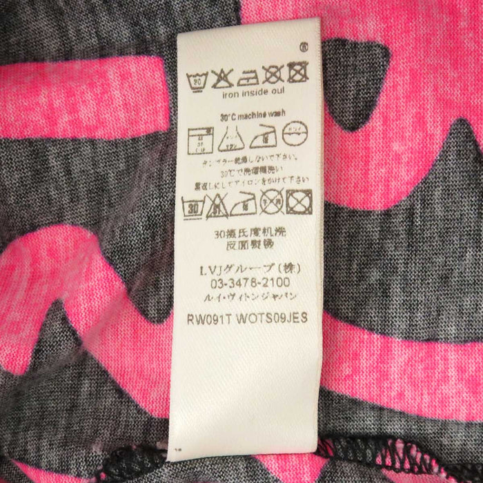 LOUIS VUITTON 
LV カットソー Vネック 
ロゴ グラフティ プリント ショートスリーブ Tシャツ