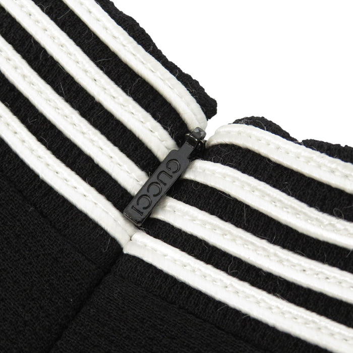 GUCCI 
Logo cintura collo alto a righe 
maniche corte abito in lana