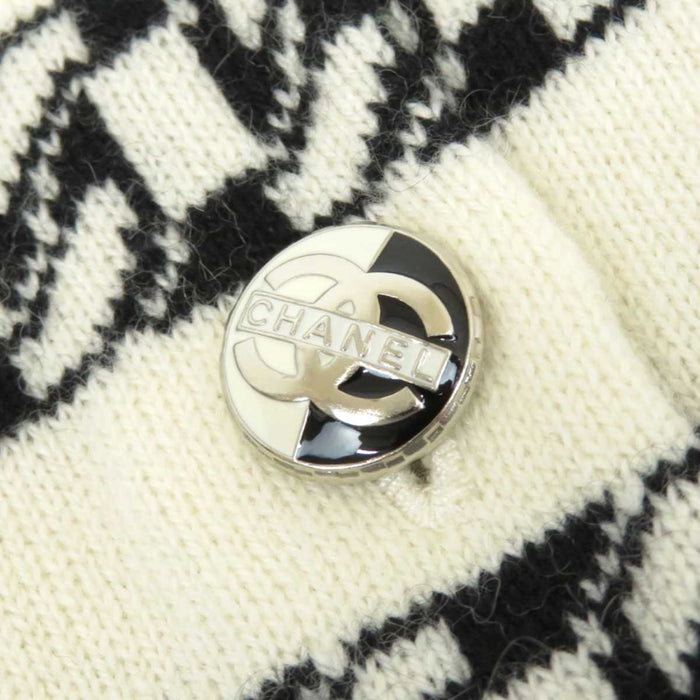 CHANEL 
17P ロゴ COCO CC チェーンモチーフ ココボタン 
ココマーク ロングスリーブ カシミア ニット カーディガン