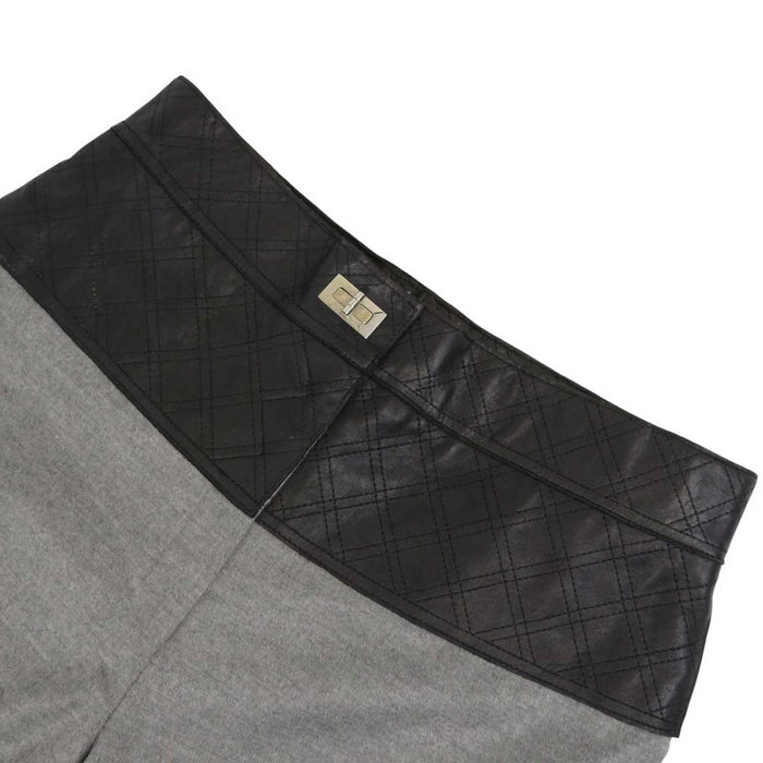 CHANEL 
ロゴ ウール ラムレザー スラックス シルバーカラー金具 
ウール レザー 切替 ターンロック パンツ
