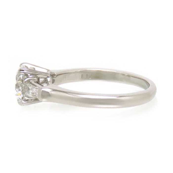 HARRY WINSTON 
Round Cut Classic Ring