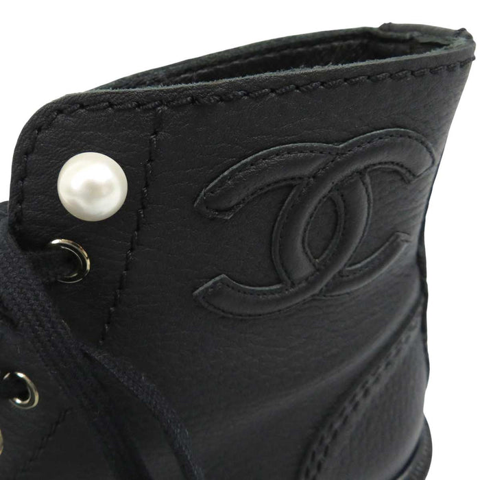 CHANEL 
COCO CC ロゴ コスチュームパール レザー 
ココマーク レースアップ ショートブーツ