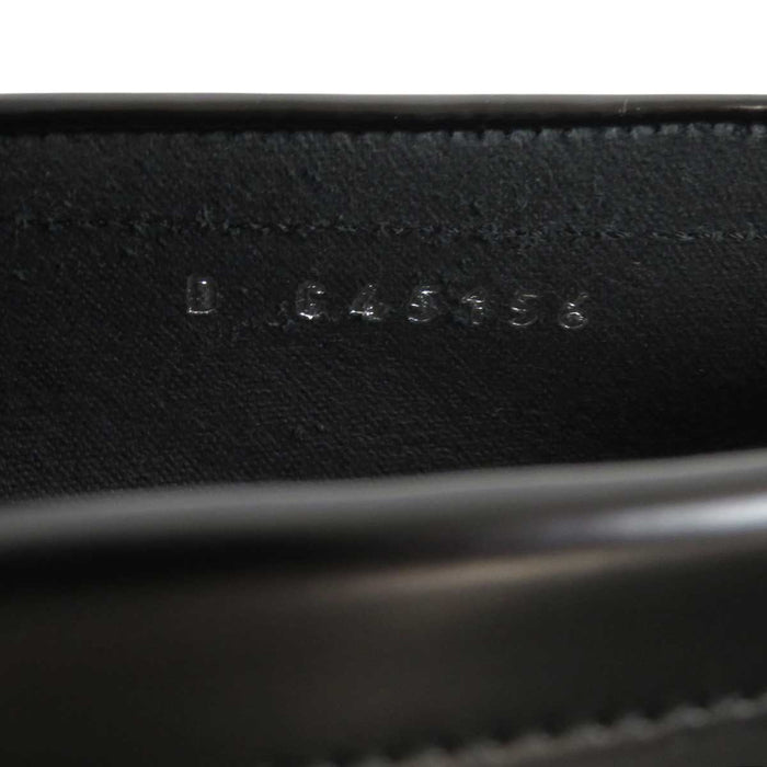 CHANEL 
COCO CC logo cuir 
mocassins avec logo Coco