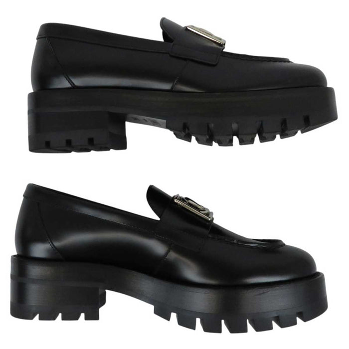 CHANEL 
COCO CC logo cuir 
mocassins avec logo Coco