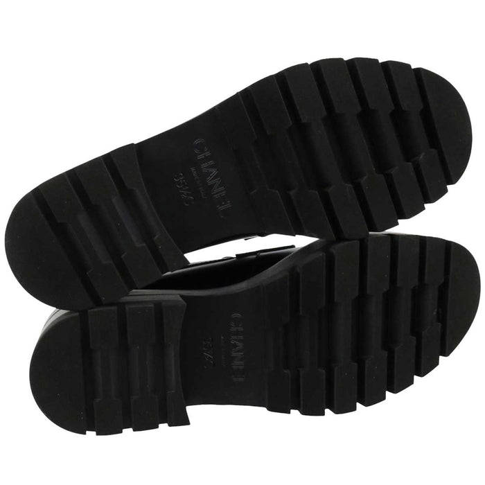 CHANEL 
COCO CC logo cuir 
mocassins avec logo Coco