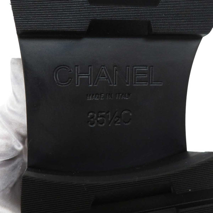 CHANEL 
COCO CC logo cuir 
mocassins avec logo Coco