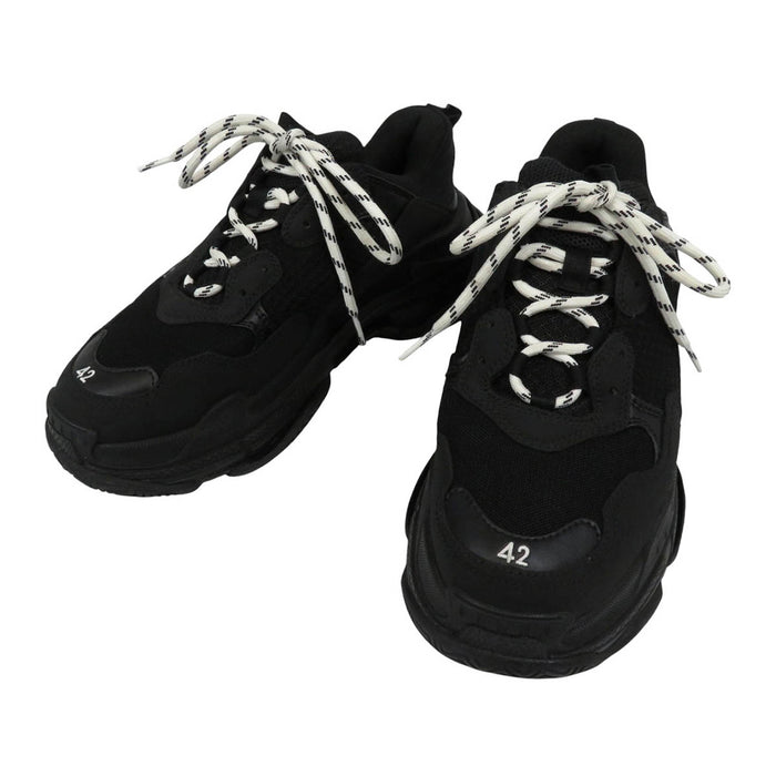 BALENCIAGA 
Triple S broderie brodée lacets logo 
Triple S baskets dad