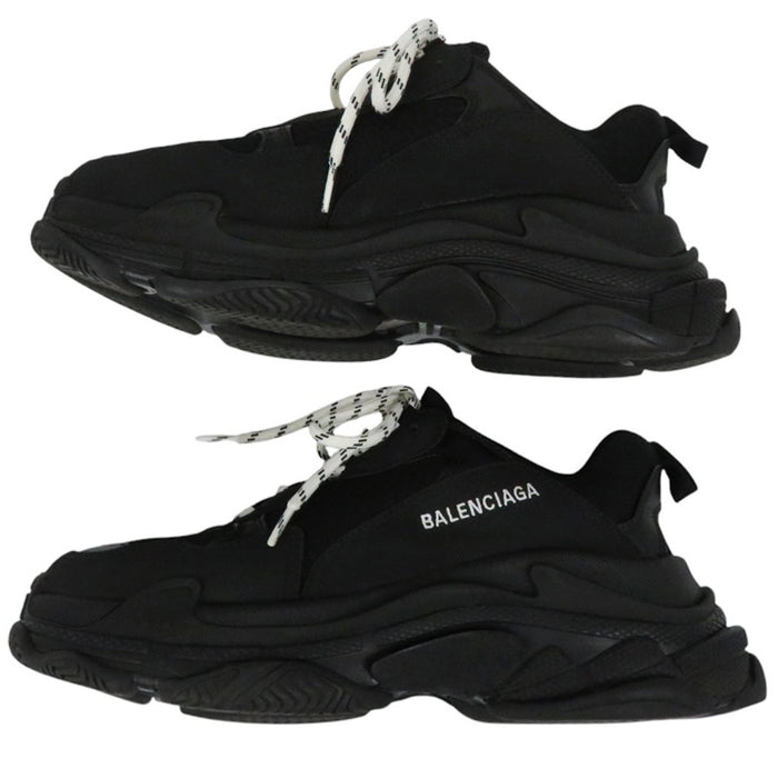 BALENCIAGA 
Triple S 刺繍 エンブロイダリー レースアップ ロゴ 
トリプルエス ダッドスニーカー