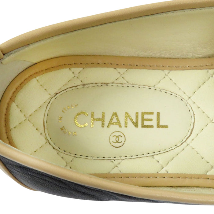 CHANEL
COCO CC Logo Chain
Coco Mark Leather Shoes