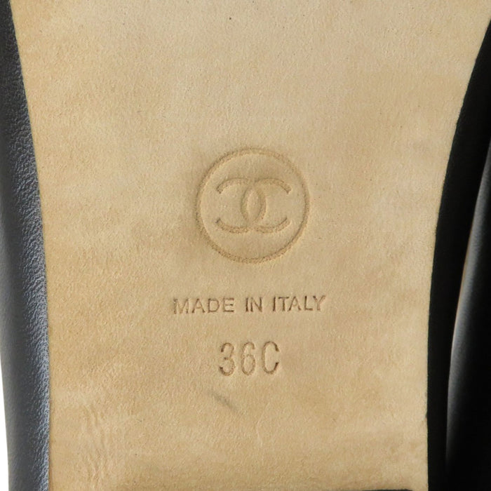 CHANEL
COCO CC Logo Chain
Coco Mark Leather Shoes
