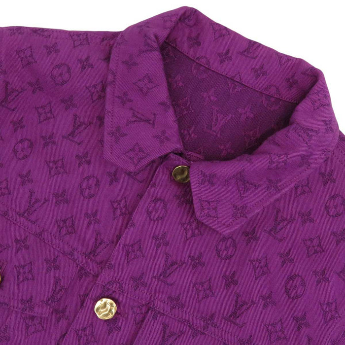LOUIS VUITTON
LV logo all-over pattern
Monogram denim jacket
