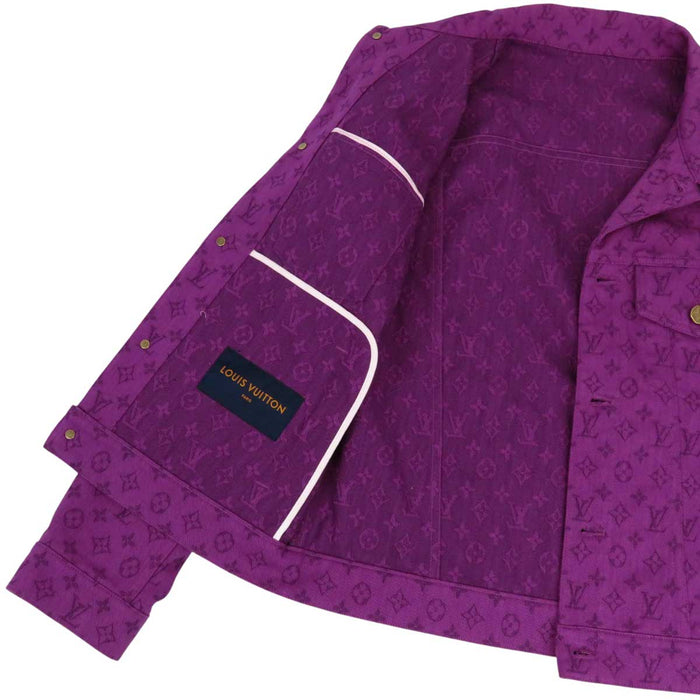 LOUIS VUITTON
LV logo all-over pattern
Monogram denim jacket
