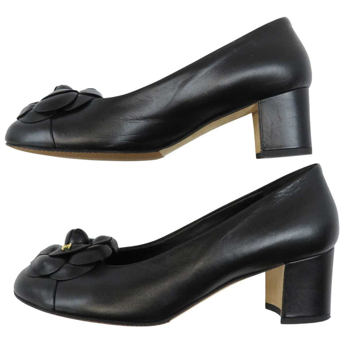 CHANEL 
COCO CC ロゴ ゴールドカラー金具 
ココマーク カメリア レザー パンプス