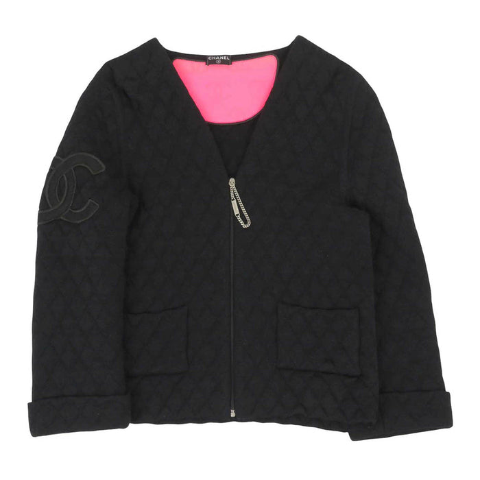 CHANEL 
COCO CC logo matelassé 05A laine chaîne col en V 
veste zippée sans col avec logo Coco