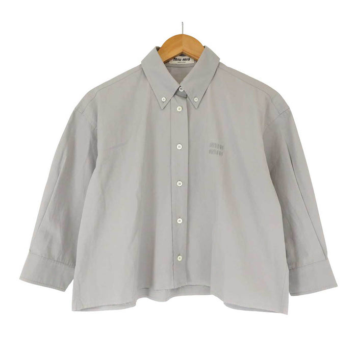 MIUMIU 
クロップド カットオフ 刺繍 コットン 
ロゴ ポプリン シャツ