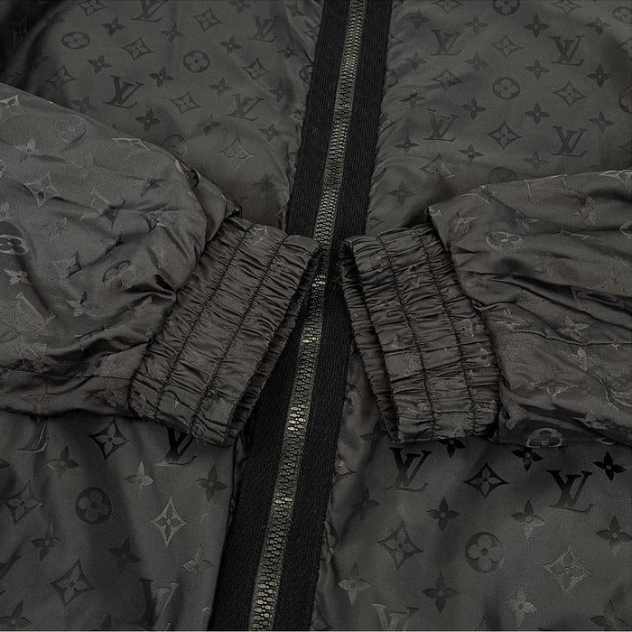 LOUIS VUITTON 
LV ロゴ RM231Q ZLW HON40X 
モノグラム リバーシブル ライト ボンバージャケット