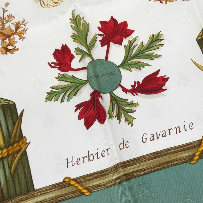 HERMES 
Sciarpa grande in seta 
Carré 90 Herbier de Gavarnie Fiori pressati della valle di Gavarnie