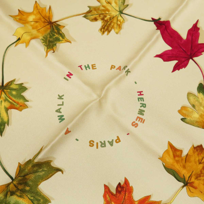 HERMES 
スカーフ 大判 シルク 紅葉 
カレ 90 A WALK IN THE PARK