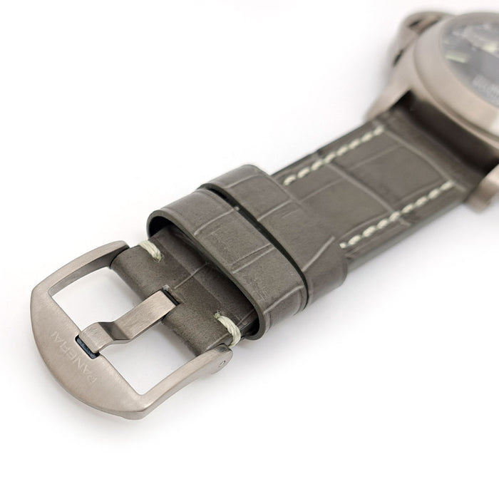 OFFICINE PANERAI 
Luminor GMT 
With box and warranty card