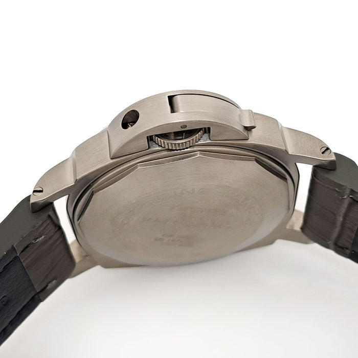 OFFICINE PANERAI 
Luminor GMT 
With box and warranty card