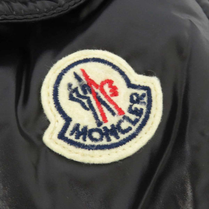 MONCLER 
ワッペン ナイロン ロゴ 
FUSTET ダウンジャケット