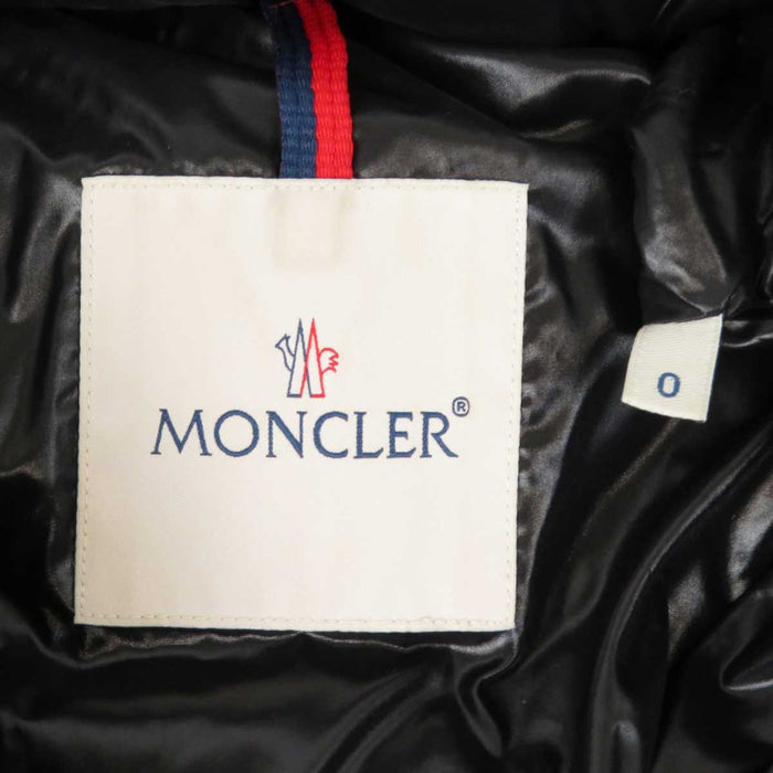 MONCLER 
ワッペン ナイロン ロゴ 
FUSTET ダウンジャケット