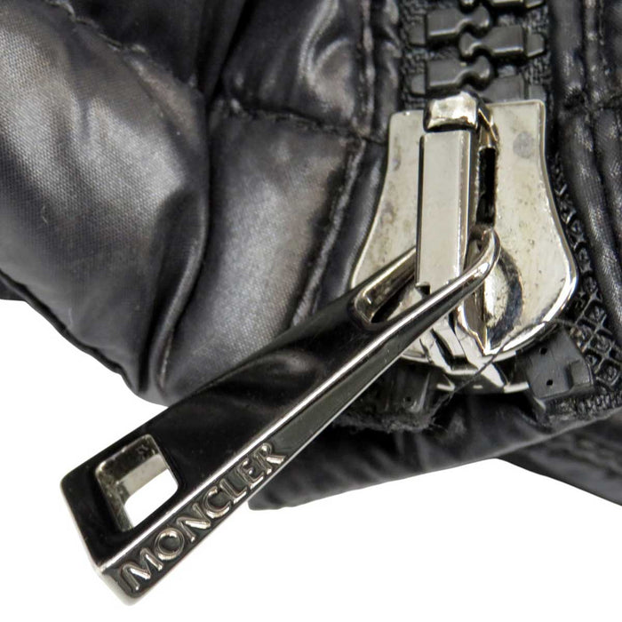 MONCLER 
ワッペン ナイロン ロゴ 
FUSTET ダウンジャケット