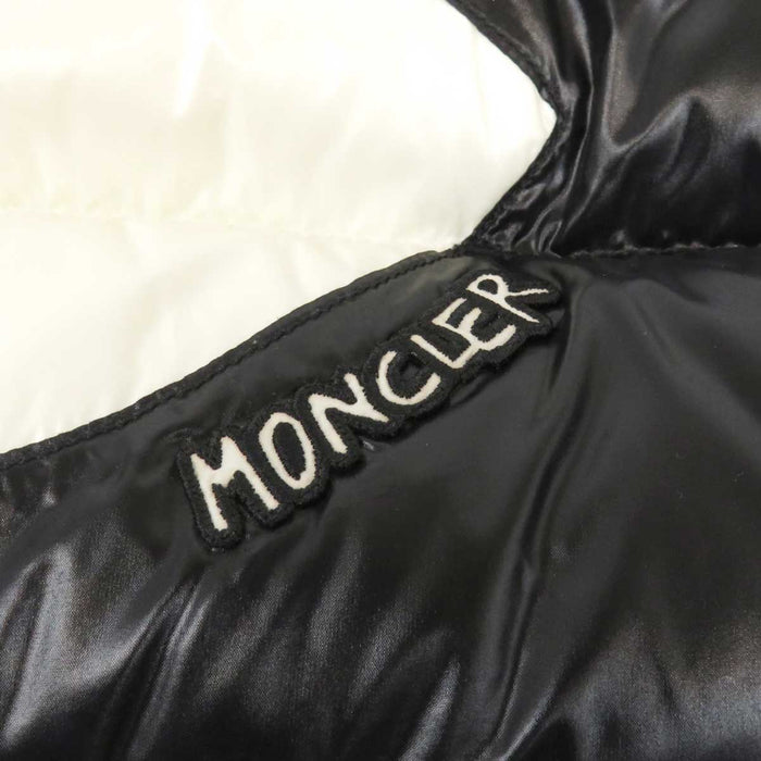 MONCLER 
ワッペン ナイロン ロゴ 
FUSTET ダウンジャケット
