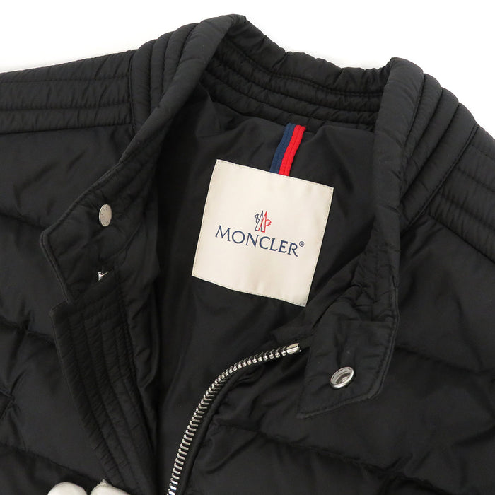 MONCLER 
Blouson matelassé AMIOT Émiott en nylon à double fermeture éclair avec écusson logo