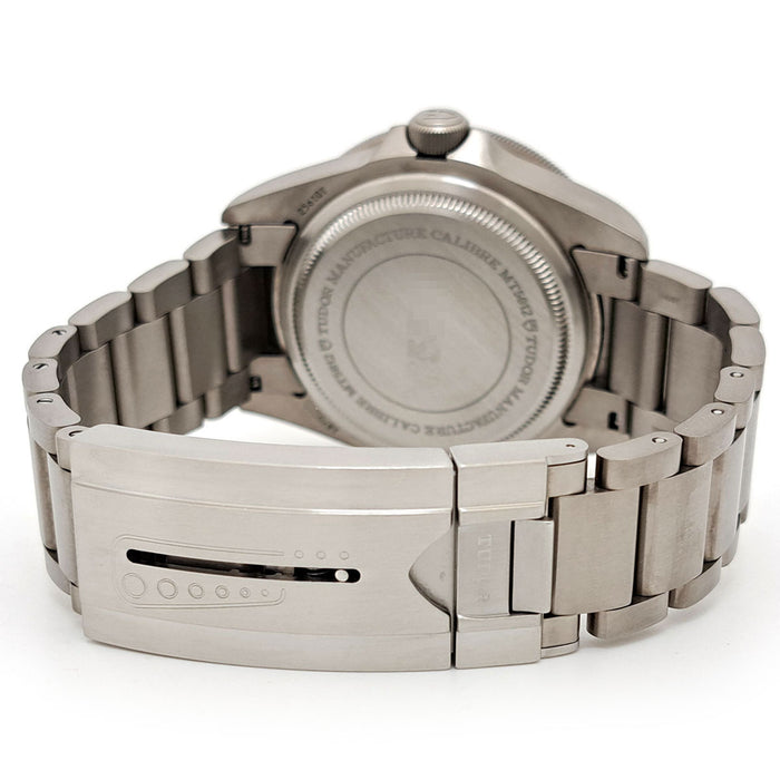 TUDOR 
Pelagos LHD 
With box and warranty card