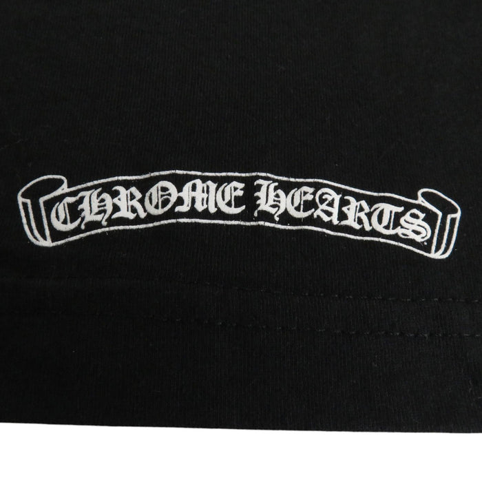 CHROME HEARTS 
CHプラス スクロールラベル ロゴ コットン 
バックロゴ プリント Tシャツ