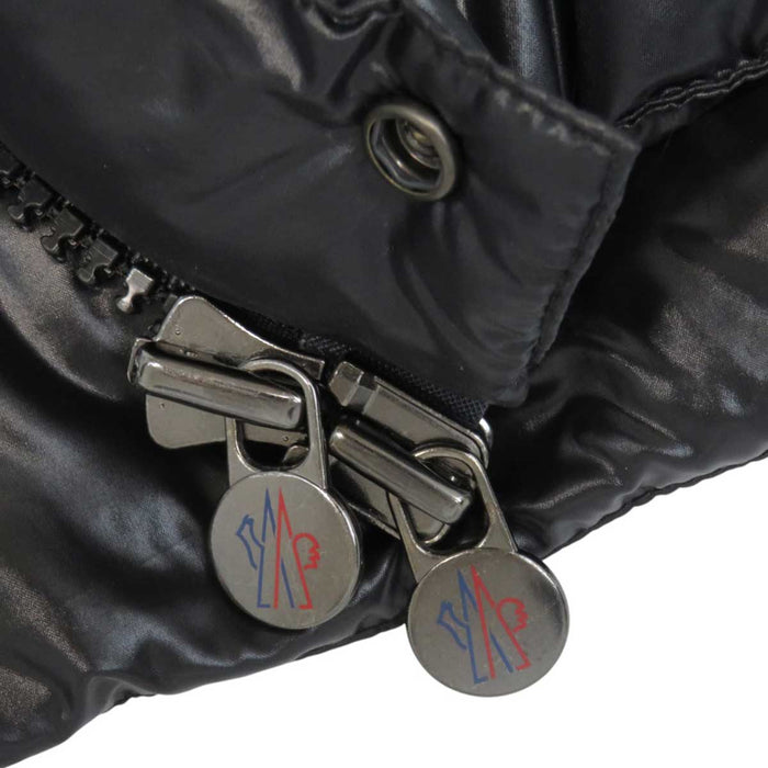 MONCLER 
ワッペン ナイロン 
TIB GILET チブ ジレ ダウンベスト