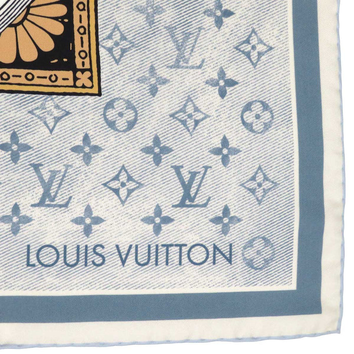 LOUIS VUITTON 
LV logo seta grande formato Malle Merveilleuses motivo valigia 
carré 90 Malles Merveilleuses sciarpa 
monogramma