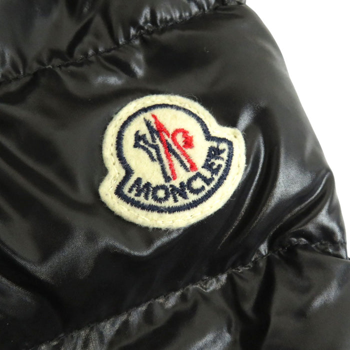 MONCLER 
ワッペン ファー付き ナイロン 
ARMOISE アルモワーズ ダウンジャケット
