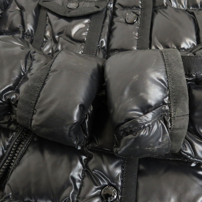 MONCLER 
ワッペン ファー付き ナイロン 
ARMOISE アルモワーズ ダウンジャケット