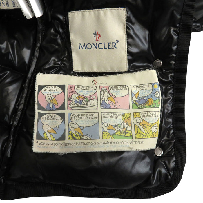 MONCLER 
ワッペン ファー付き ナイロン 
ARMOISE アルモワーズ ダウンジャケット