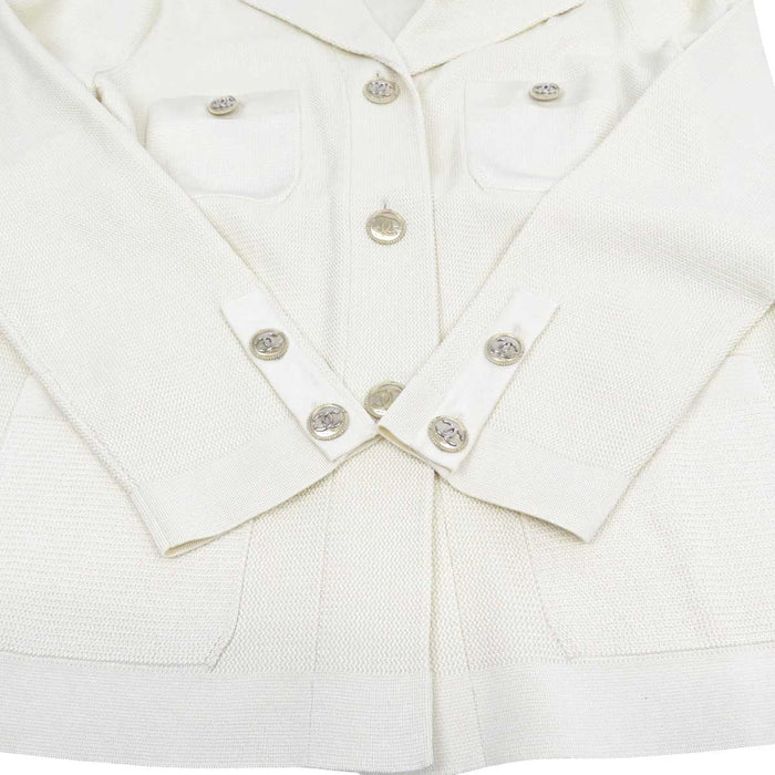 CHANEL 
COCO CC bottone colore oro chiaro metallo colore argento 
marchio Coco giacca di maglia