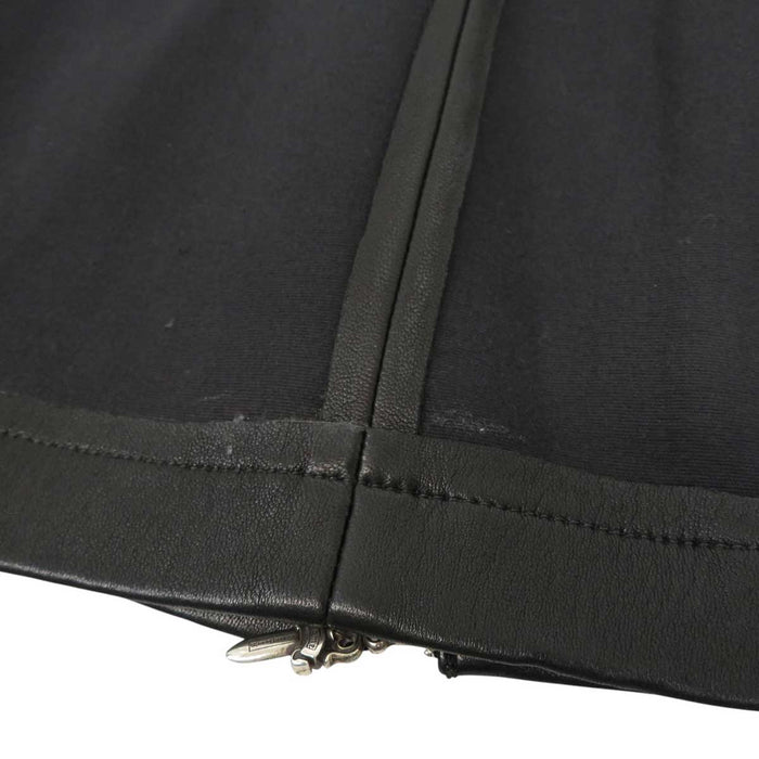 CHROME HEARTS
GONNA IN PELLE CON DOPPIA CERNIERA A PUNTA 89 03刻印 ARGENTO CH
Gonna mini in pelle con doppia cerniera a punta