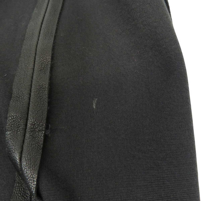 CHROME HEARTS
GONNA IN PELLE CON DOPPIA CERNIERA A PUNTA 89 03刻印 ARGENTO CH
Gonna mini in pelle con doppia cerniera a punta