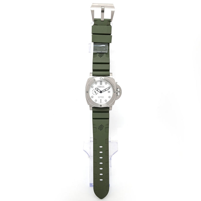 OFFICINE PANERAI
Submersible QuarantaQuattro Bianco
With box and warranty card