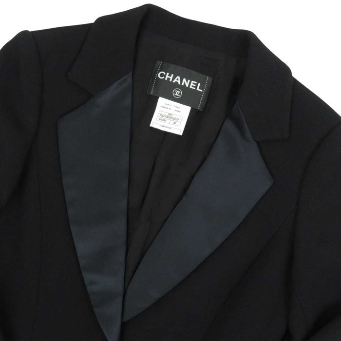 CHANEL 
COCO CC bottone 09C rever di seta 
marchio Coco giacca di lana