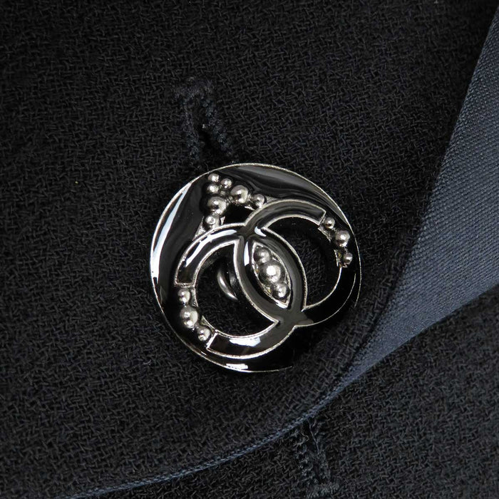 CHANEL 
COCO CC bottone 09C rever di seta 
marchio Coco giacca di lana