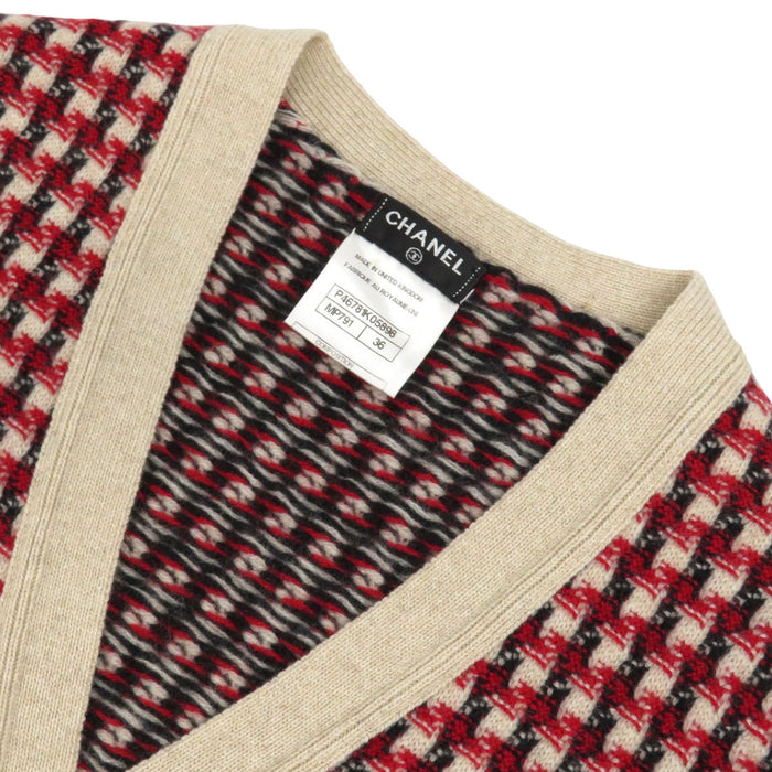 CHANEL 
COCO CC ココボタン Vネック 
ココマーク カシミヤ ニット カーディガン
