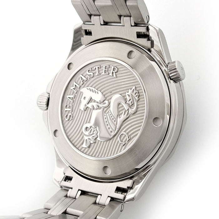 OMEGA 
Seamaster Diver 300M 
With box and warranty card