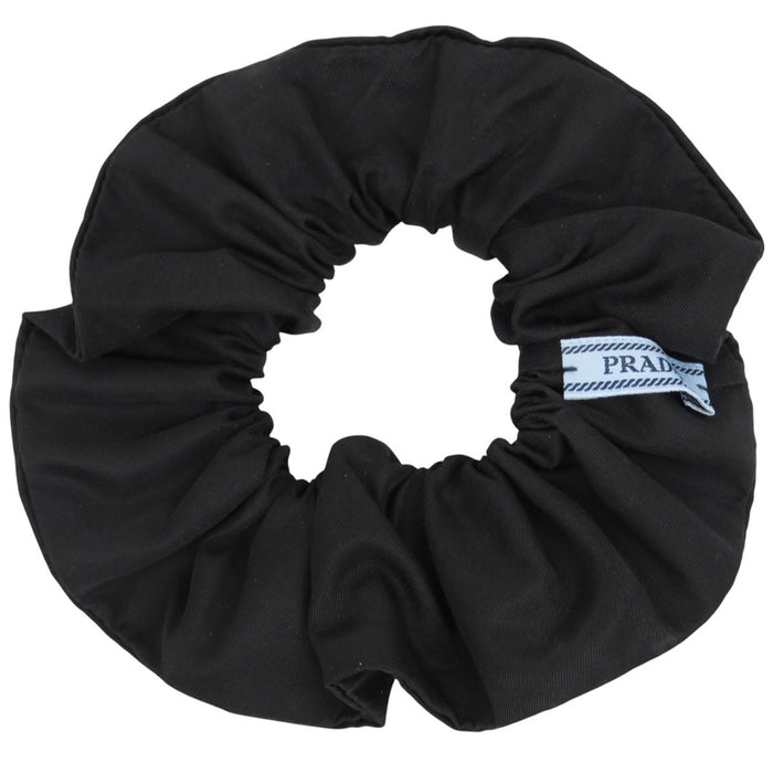 PRADA 
トライアングルロゴ リナイロン 
Re-Nylon シュシュ