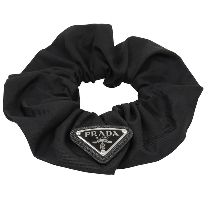 PRADA 
トライアングルロゴ リナイロン 
Re-Nylon シュシュ