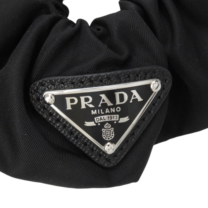 PRADA 
トライアングルロゴ リナイロン 
Re-Nylon シュシュ