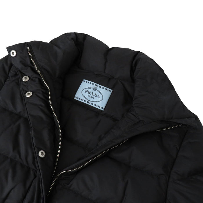 PRADA 
ナイロン ハイネック 
トライアングルロゴ ダウンジャケット