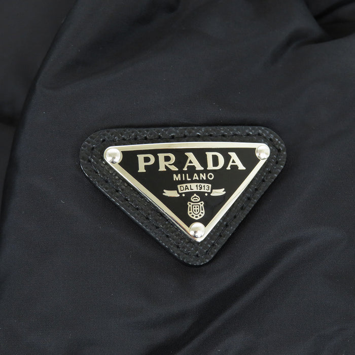 PRADA 
ナイロン ハイネック 
トライアングルロゴ ダウンジャケット